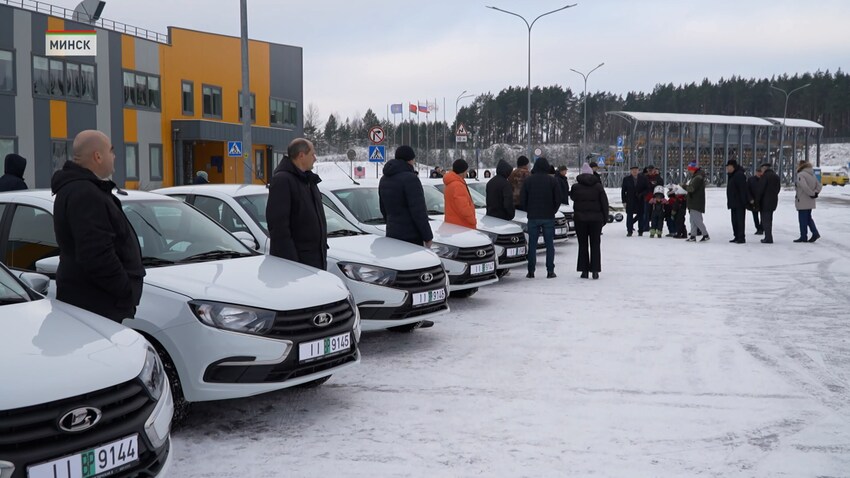 Учебные центры ДОСААФ получили 20 новых автомобилей Lada