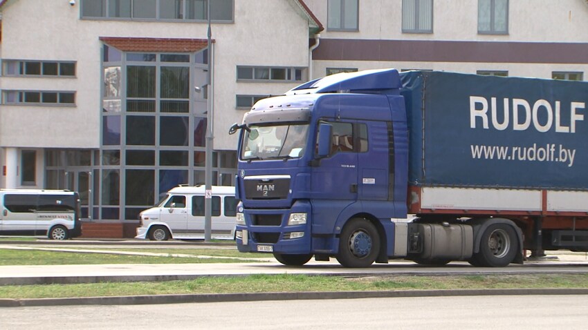 Более тысячи фур скопилось на границе Беларуси с ЕС