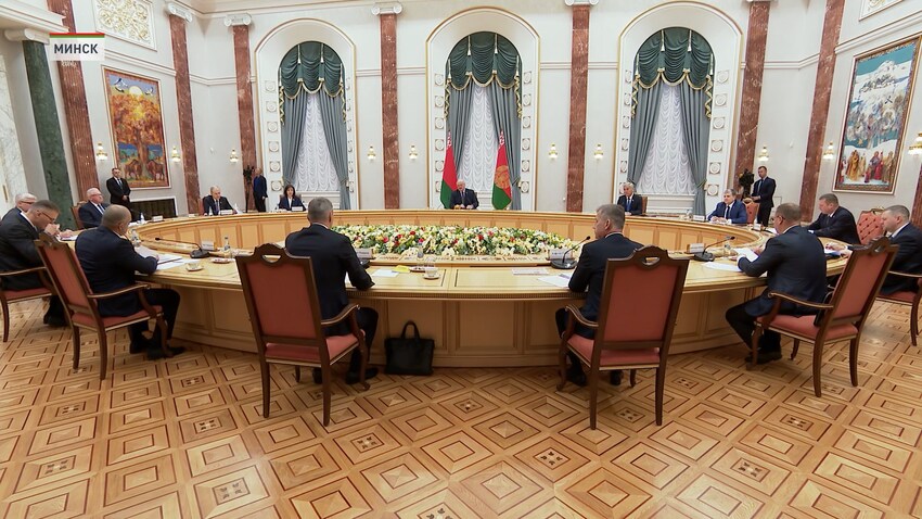 Александр Лукашенко встретился с руководителями политических объединений