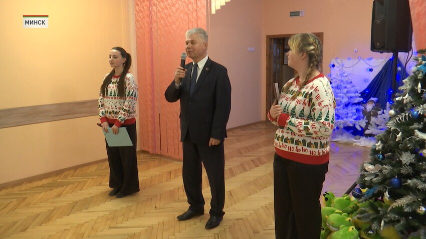 Сотрудники МЧС вместе с министром поздравили воспитанников школы-интерната в Молодечно
