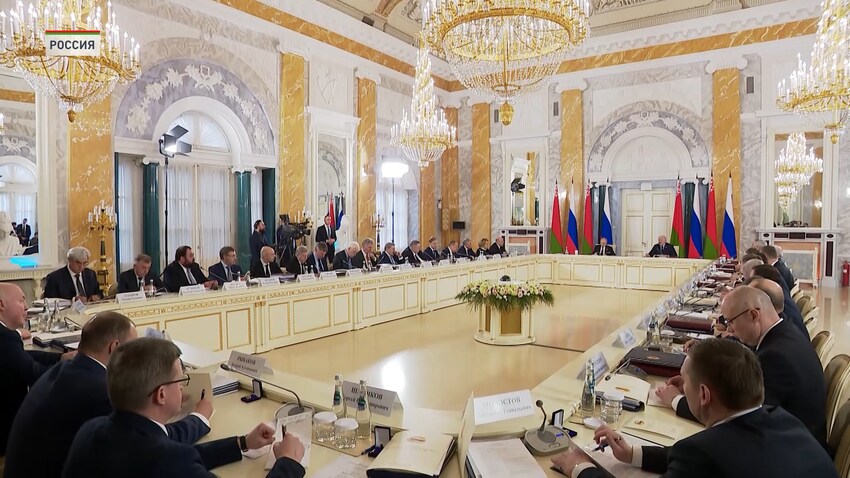 29 января на заседании Высшего госсовета Союзного государства президенты Беларуси и России подписали дорожную карту развития интеграционного объединения на ближайшие три года.