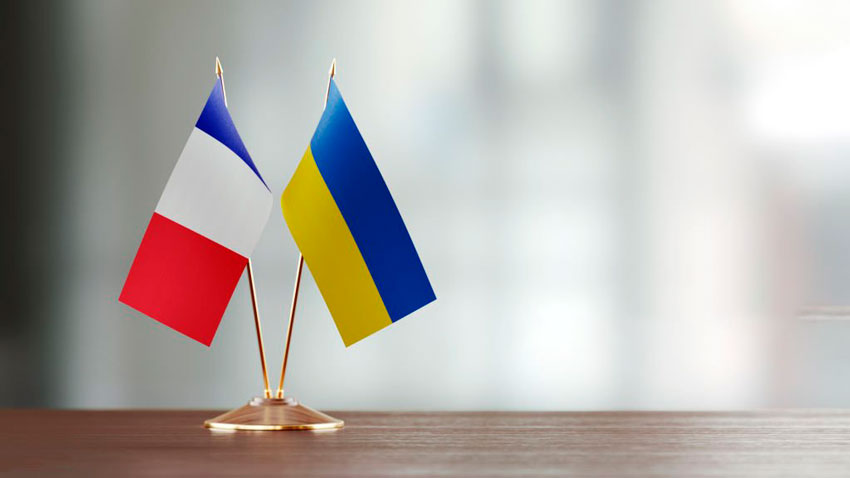 Президент Франции совершит визит в Украину в феврале