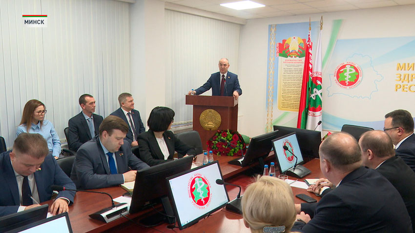 Головченко представил коллективу Минздрава нового руководителя