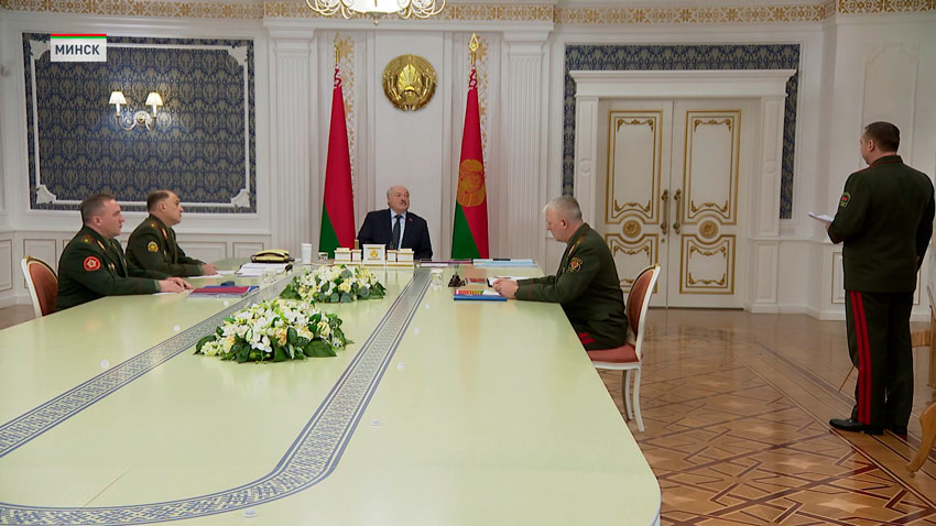 Президенту Беларуси доложили о положении дел на белорусской границе