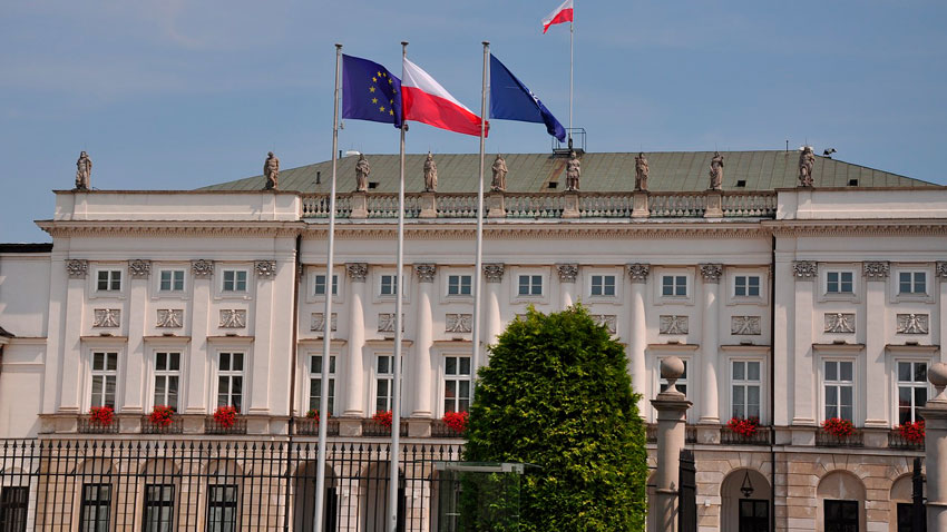 В президентском дворце Польши задержали бывшего главу МВД и его зама 