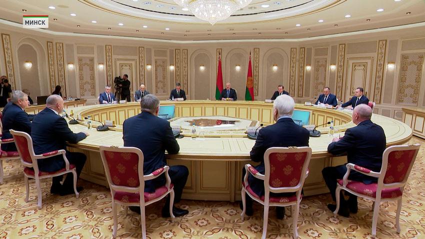 Александр Лукашенко провел рабочую встречу с главой Брянской области