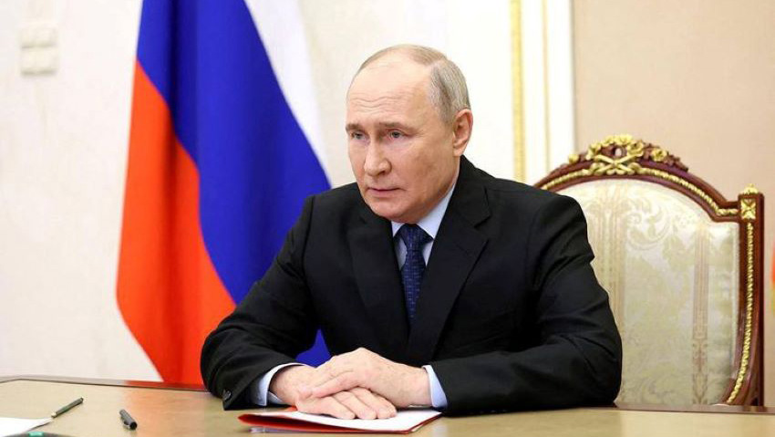 Российский лидер Владимир Путин опроверг заявления о возможности военного столкновения с НАТО, называя такие мысли бредом из-за значительного разрыва в военных расходах между странами