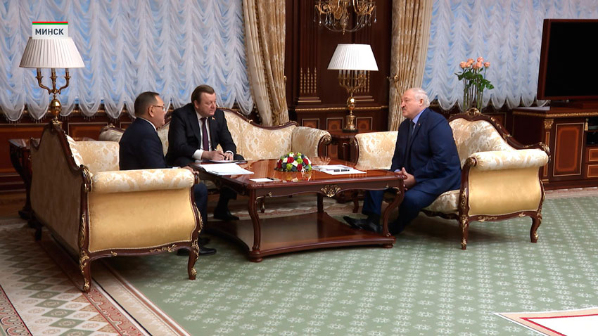 ​​​​Александр Лукашенко встретился с послом Республики Казахстан Ерланом Байжановым
