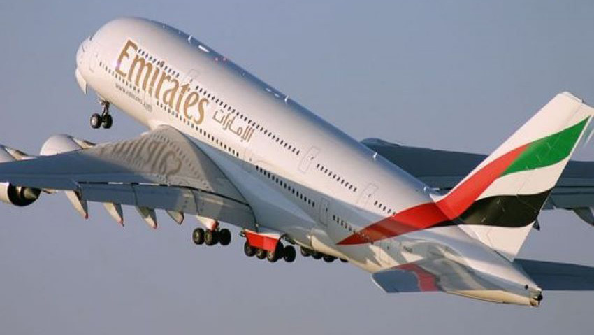 В результате столкновения водовоза и самолета авиакомпании Emirates в аэропорту Домодедово, днище воздушного судна пострадало