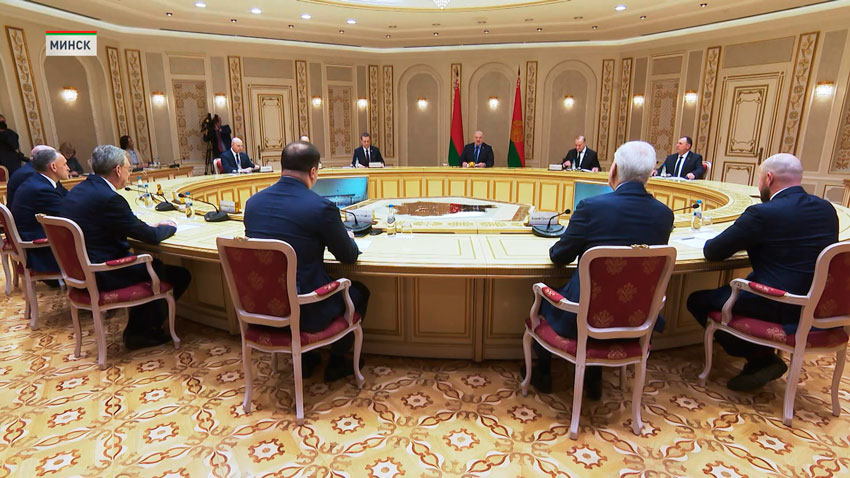Лукашенко: нас будут качать, ставить на колени. Спокойной жизни нам не дадут