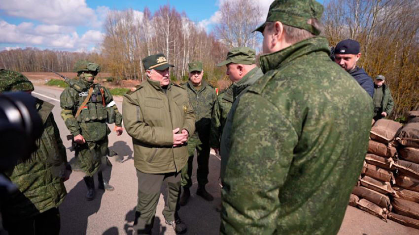 Жестко реагировать на возможные провокации у границ со стороны сопредельных государств. Такое поручение 26 марта озвучил Александр Лукашенко в ходе рабочей поездки в Гродненскую область