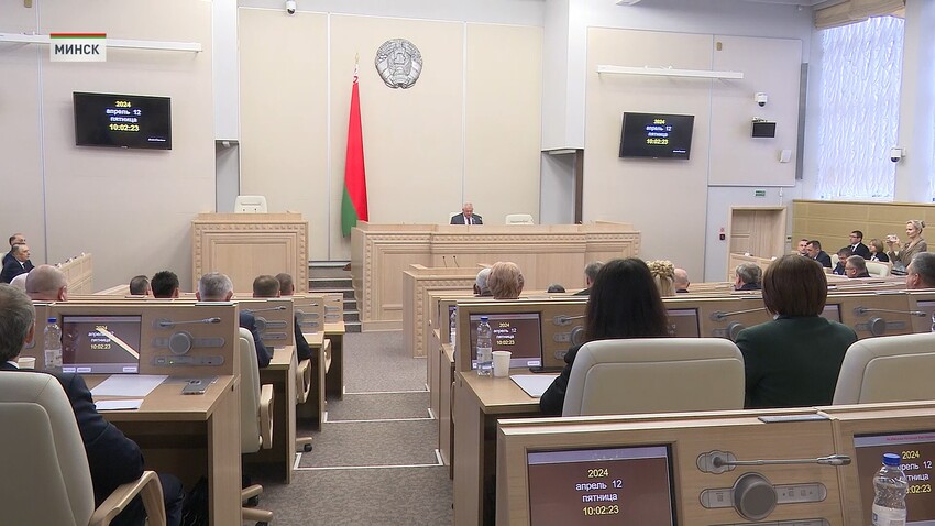 Первое заседание первой сессии Совета Республики восьмого созыва проходит в Минске. Его открыл глава ЦИК