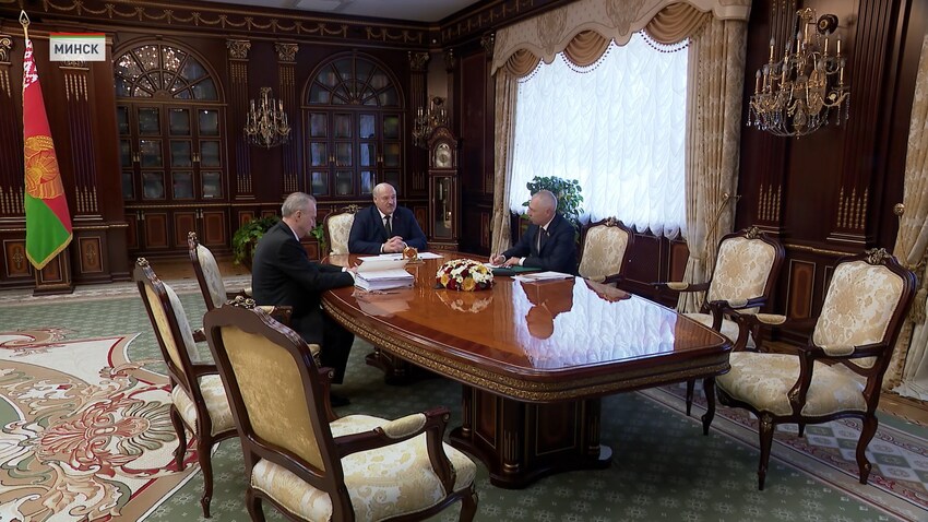 ВНС – это политическое «ядерное оружие» – заявил Александр Лукашенко. Президент заслушал доклады о Всебелорусском народном собрании.