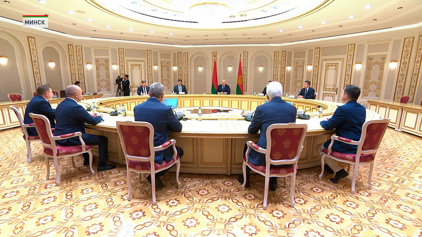 «Нам надо удваивать товарооборот». Лукашенко встретился с главой Чувашской Республики
