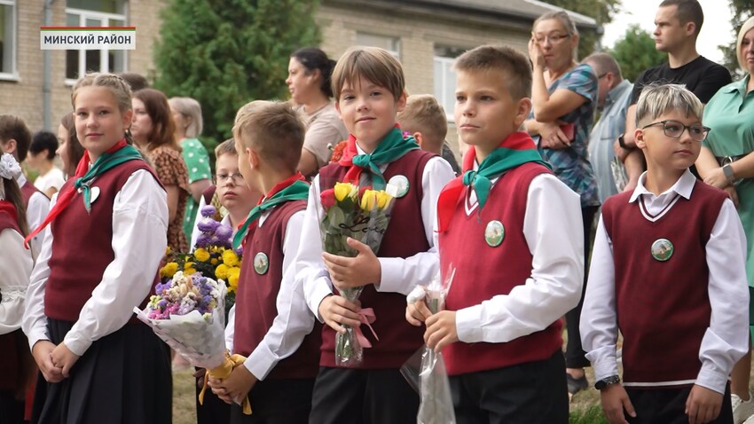 Первый звонок 2 сентября прозвенел во всех школах Беларуси. 