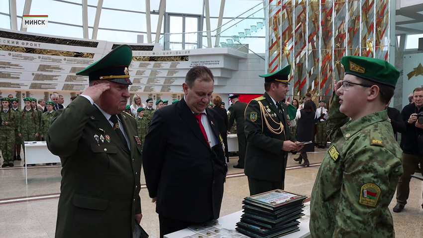 Клятву пограничника дали более 100 учащихся военно-патриотических классов