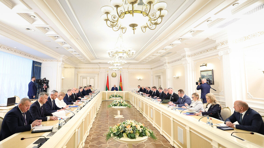 В ходе совещания по теме Александру Лукашенко представили ряд проектов по переработке отходов, которые ранее не использовались вторично