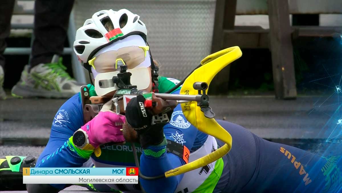 Антон и Динара Смольские выиграли спринтерские гонки на чемпионате Беларуси по летнему биатлону