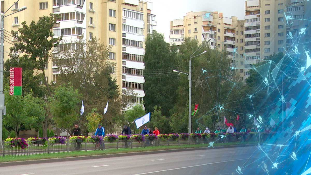 В Минске провели велопробег ко Дню народного единства