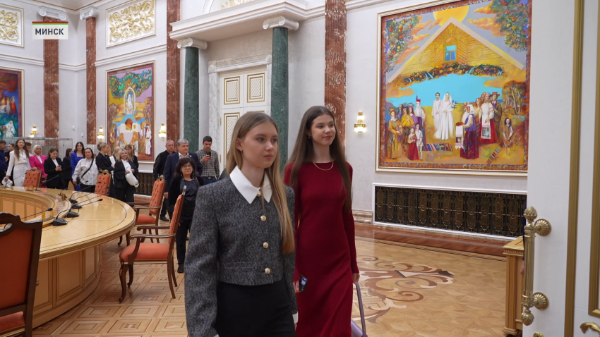 Финалистки ХIV Национального конкурса красоты «Мисс Беларусь – 2025» побывали на экскурсии во Дворце Независимости