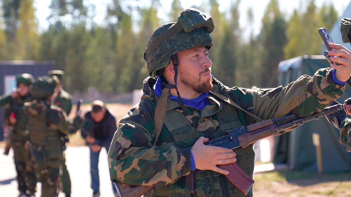 Подъём в 6 утра, зарядка и казарма. Масштабный форум погрузил блогеров в будни военной академии