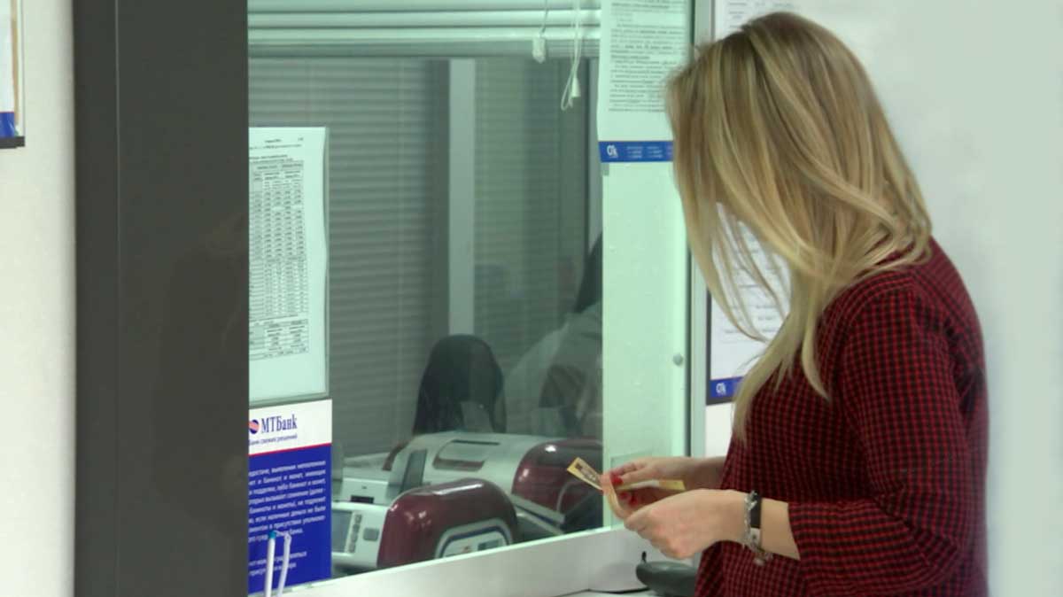 По данным Нацбанка за сентябрь продажа инвалюты превышает покупку почти на 190 млн