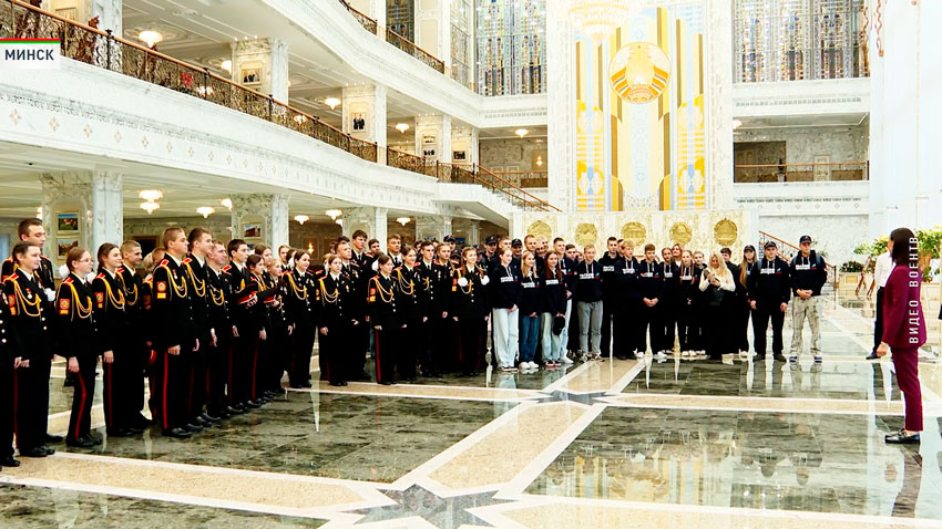 Кадеты и юные патриоты посетили с экскурсией Дворец Независимости
