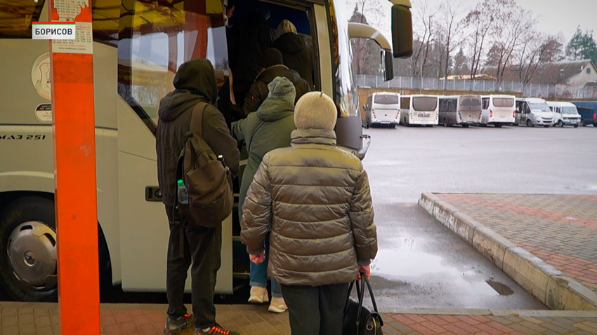 Дополнительные автобусы вышли на маршруты для связи Минска с городами-спутниками