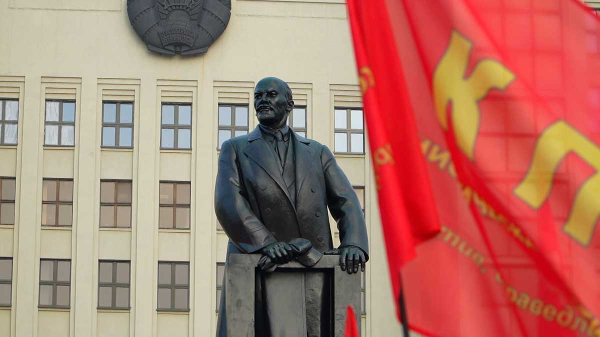 В Минске прошёл торжественный митинг в честь Дня Октябрьской революции