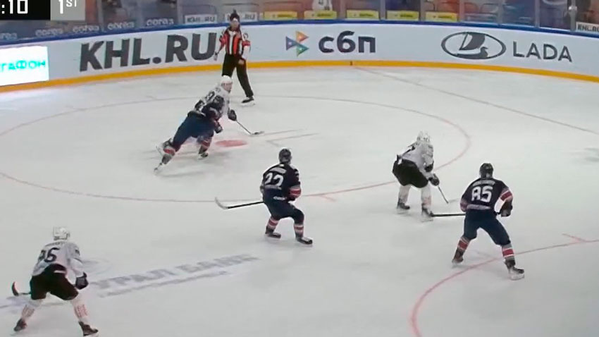 Игорь Мартынов помог «Авангарду» одолеть «Металлург» в чемпионате КХЛ