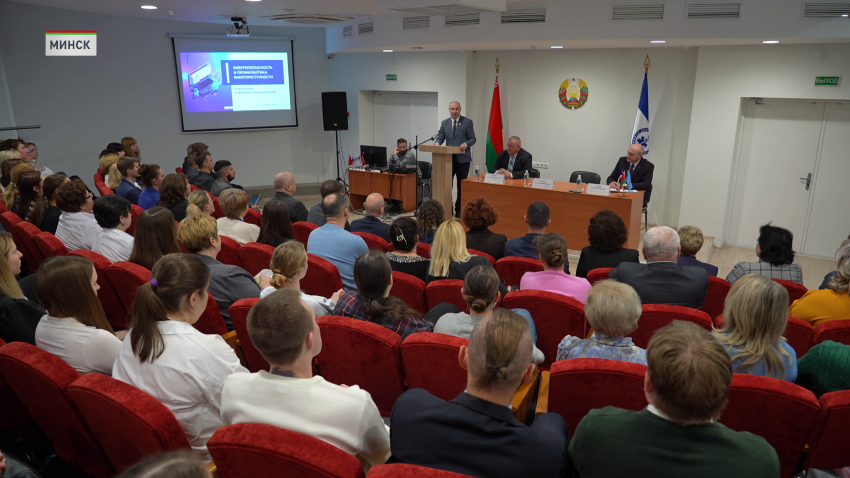 Ходжаев провёл встречу с коллективом Городской станции скорой медицинской помощи Минска