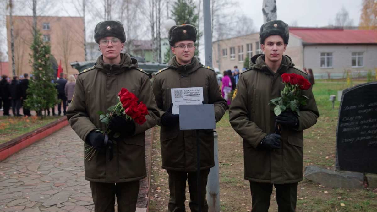 Инфостенд с QR-кодом установили у памятника воинам-интернационалистам в Жодино