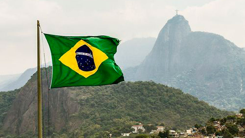 В Бразилии упала Статуя Свободы