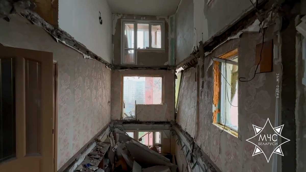 Жилой дом в Гомеле пострадал от взрыва газа – МЧС разбирают разрушенные конструкции