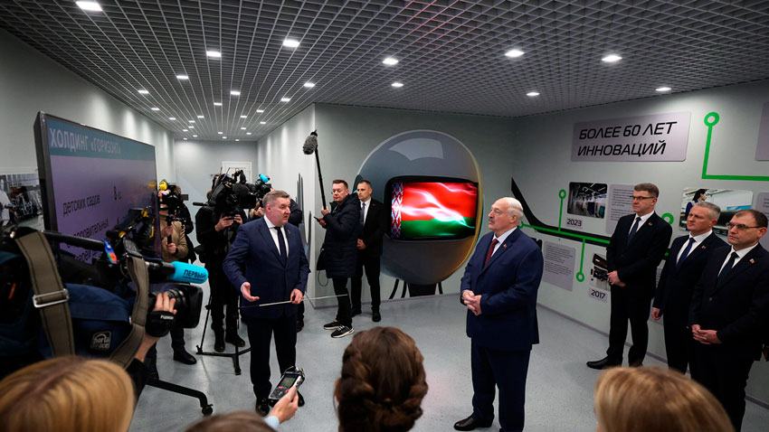 Лукашенко 31 декабря посетил холдинг «Горизонт»