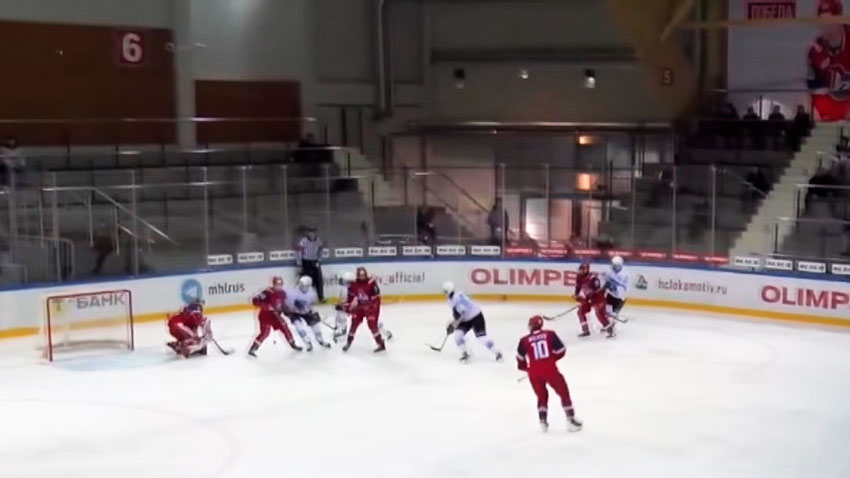 Хоккеисты «Динамо-Шинника» на выезде уступили «Локо»