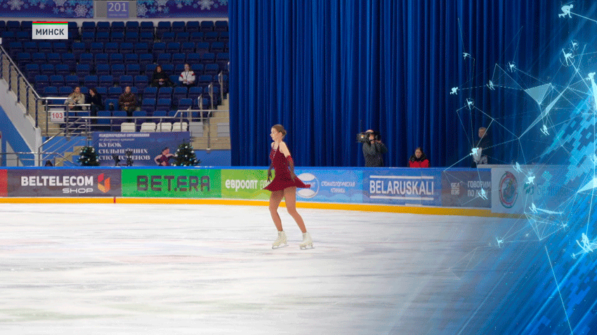 Серебряным призером в женской одиночной программе стала наша Виктория Сафонова