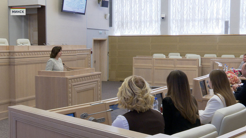 Наталья Кочанова провела встречу с делегацией из Новополоцка