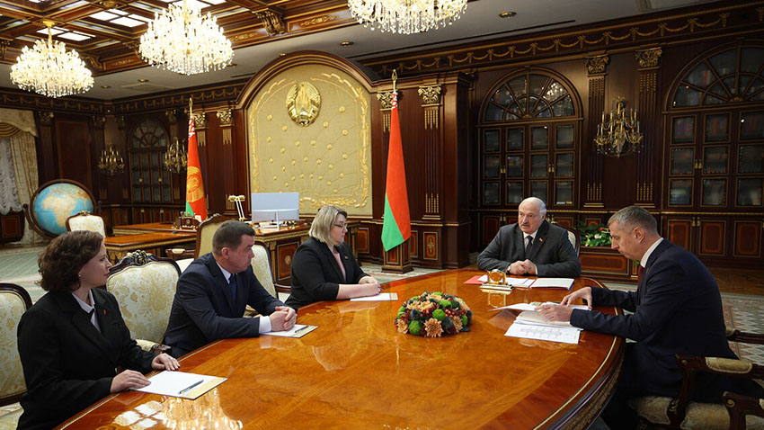 Вам надо уже с сегодняшнего дня не думать, а действовать! Итоги кадрового дня у Лукашенко