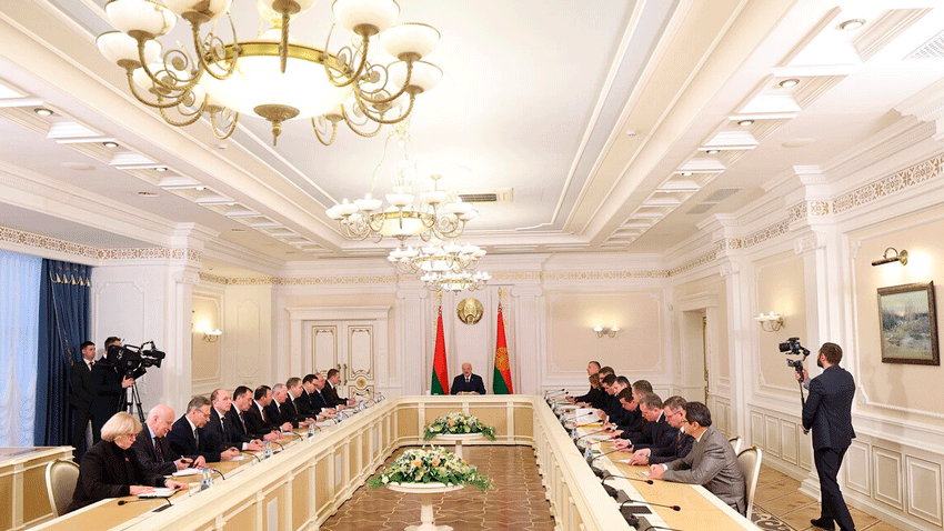 Где и как в Беларуси будут учить профессиям будущего? Подробности совещания у Президента