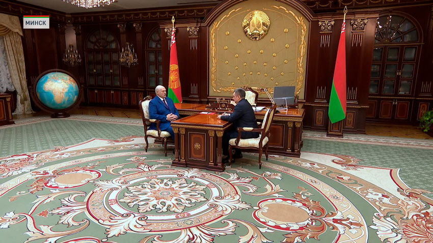 Лукашенко заслушал доклады о ситуации в Минске и сельском хозяйстве