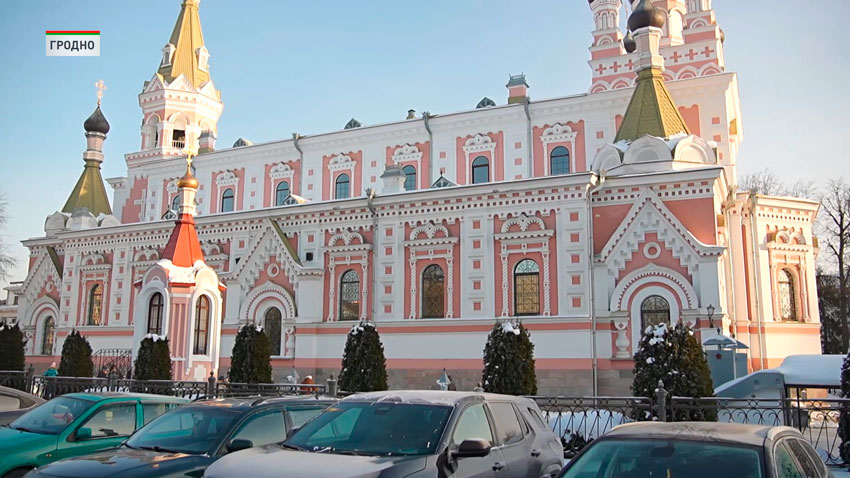 «Это Божья благодать!» – в день Крещения Господня в храмы по всей стране идут люди