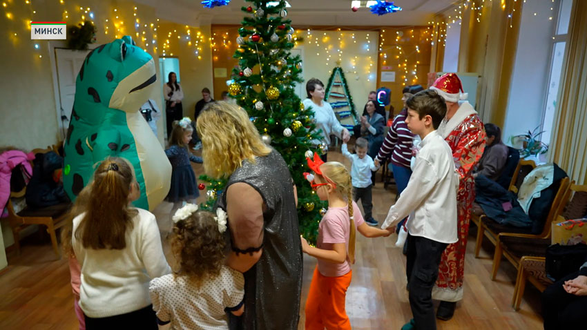 «Наши дети» – представители МВД поздравили с праздниками воспитанников детского дома семейного типа