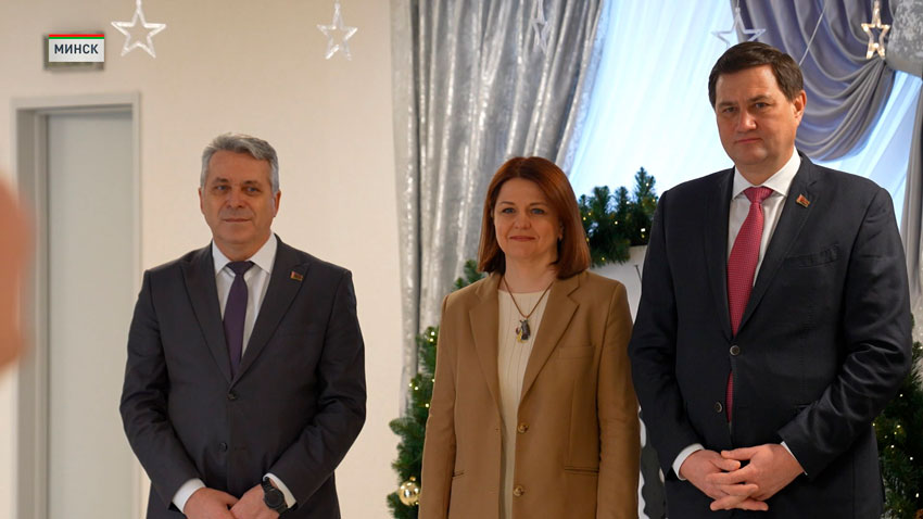 «От всей души» – Рыженков вместе с супругой поздравил постояльцев пансионата «Гармония»