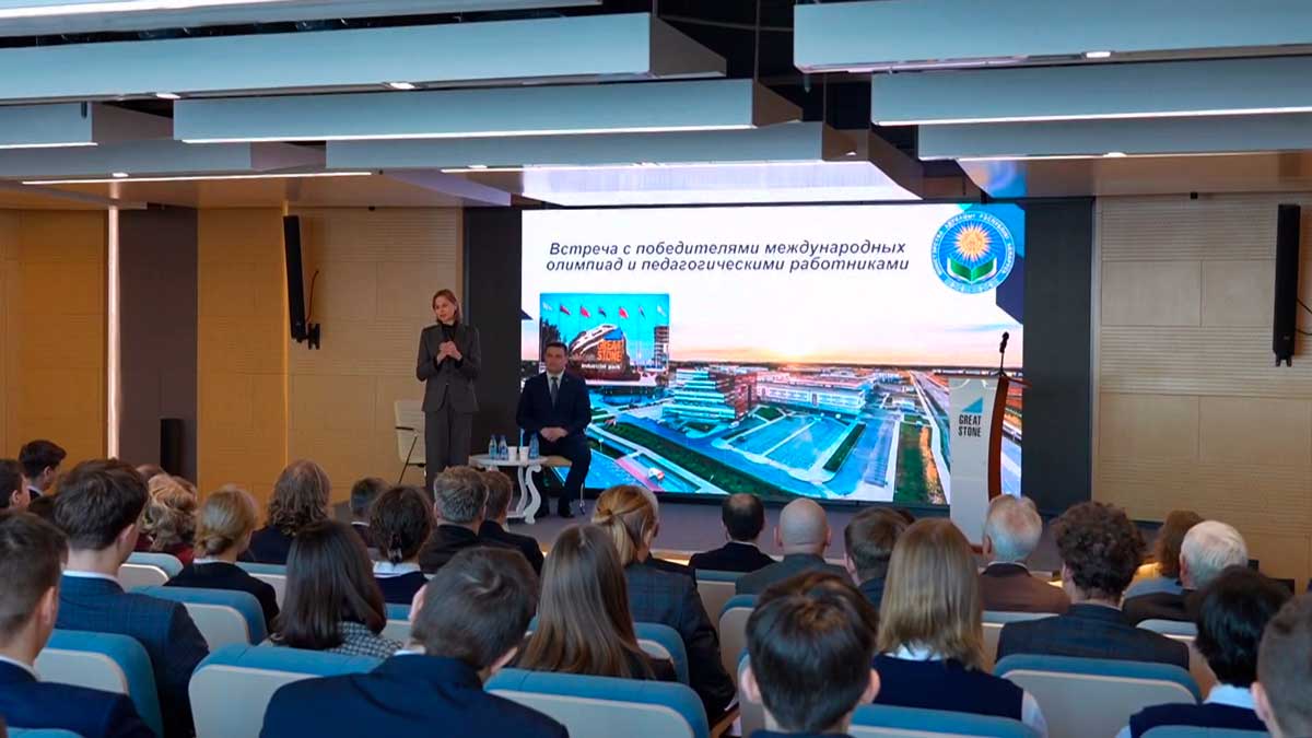 Наталья Петкевич провела встречу с победителями международных олимпиад