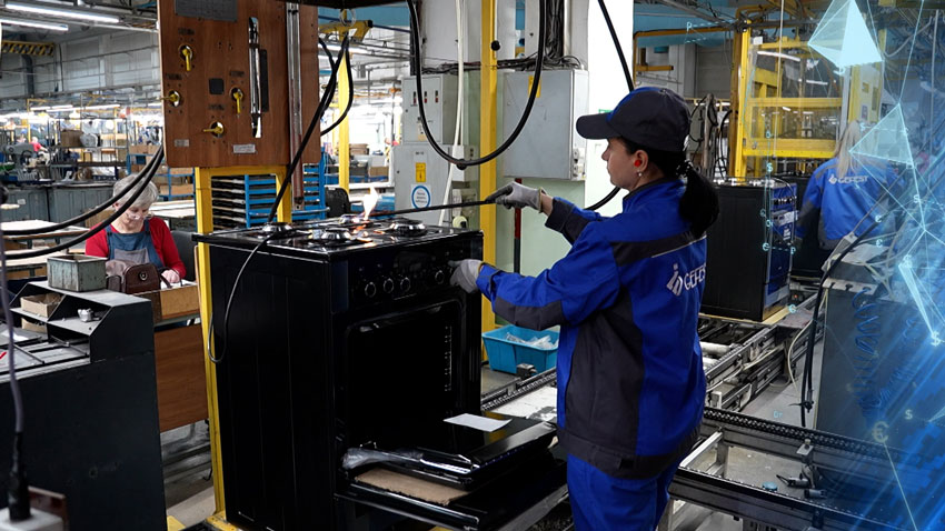 Половина работников получает больше 2080 рублей. Как изменились доходы белорусов за год?