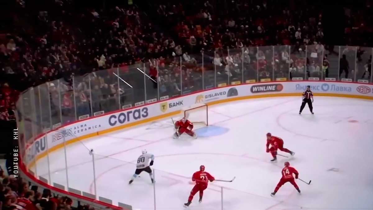 Шайба Ильи Усова попала в топ-10 лучших взятий ворот по итогам декабря в КХЛ