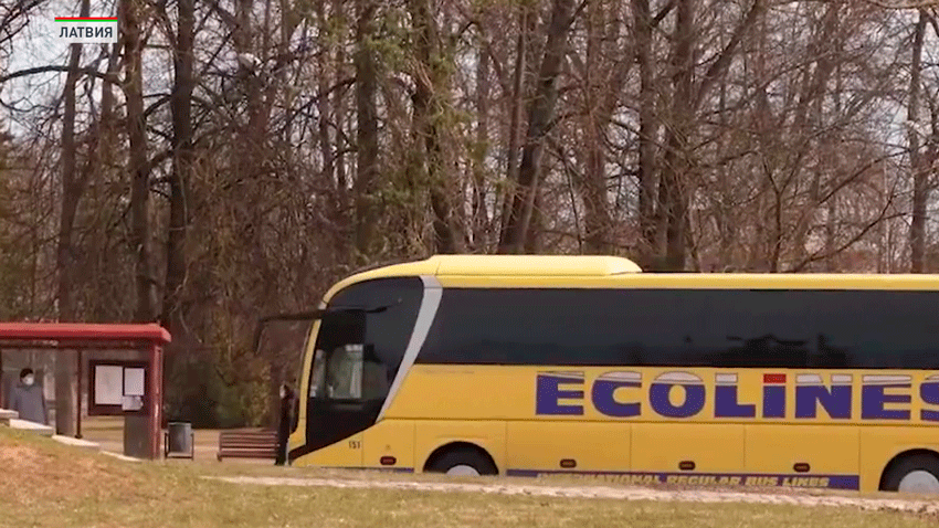 Латвия постепенно прекращает автобусное сообщение с Беларусью