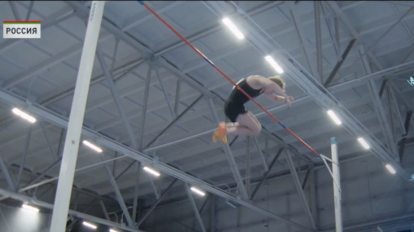 Матвей Волков выиграл турнир прыгунов с шестом на турнире в Челябинске