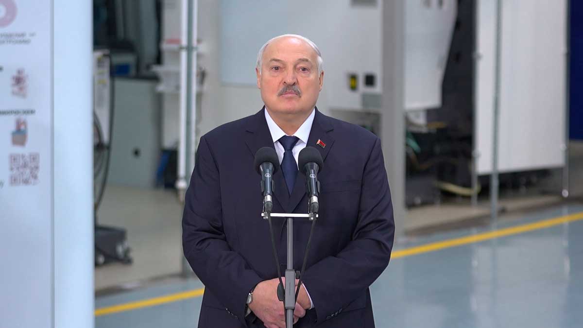 Нас не заменит никакой искусственный интеллект. Итоги визита Президента на «Планар» 